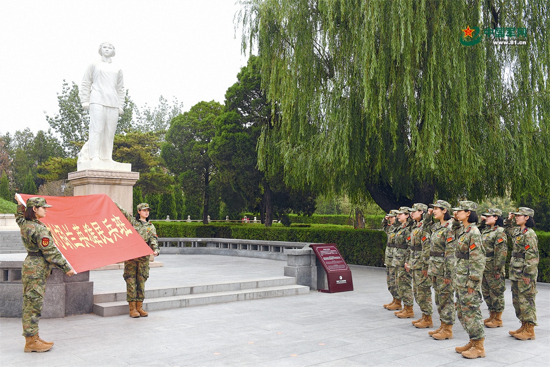 刘胡兰英雄民兵班女民兵“弘扬胡兰精神，争做胡兰传人”