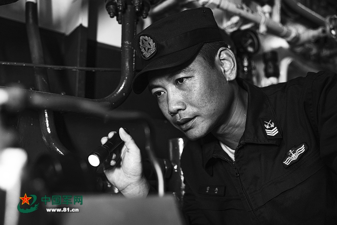 南部战区海军某基地指控技师雷杰：艇行万里，我为雷弹上膛